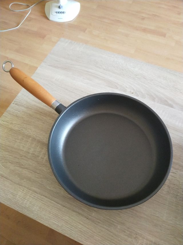 Sartén grande de Aluminio Fundido. NUEVA