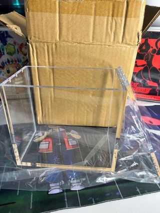 Caja Acrílica Protectora Imantada