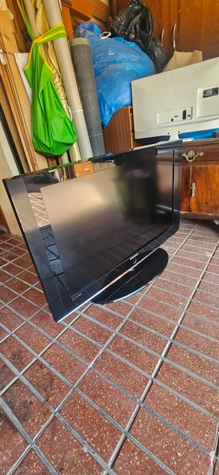 TV Samsung LCD 38" negra NO TIENE TDT EN HD!!
