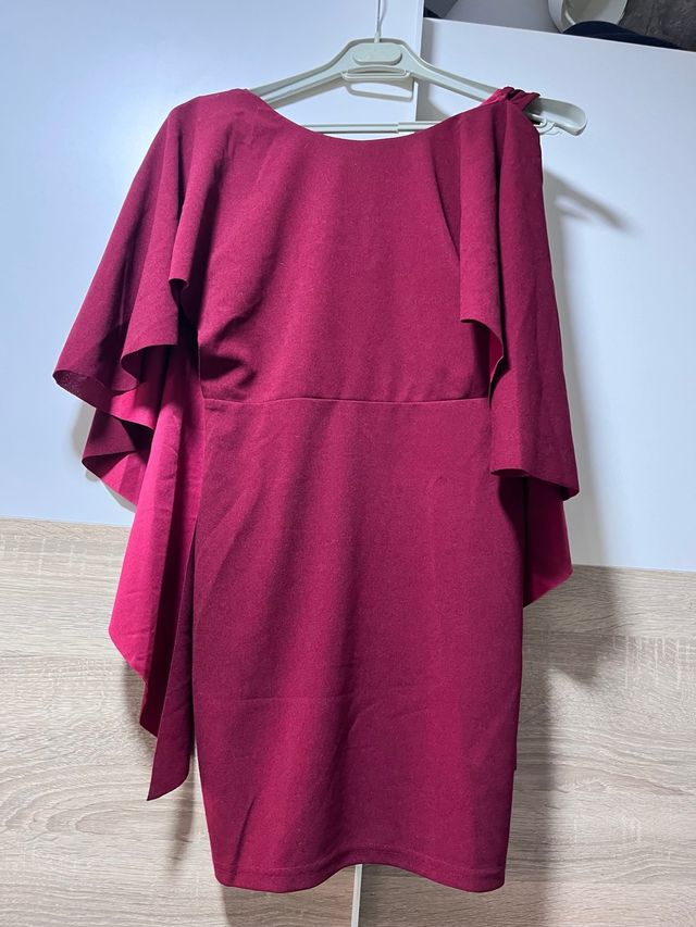 Vestido rojo elegante manga murcielago