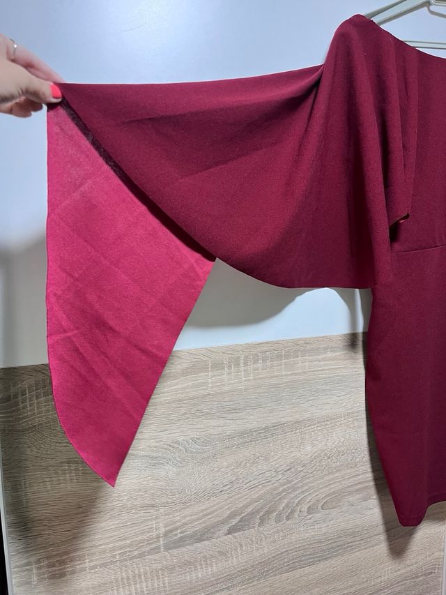 Vestido rojo elegante manga murcielago