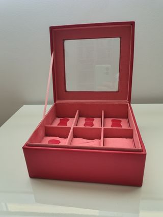 Relojero rojo de piel y cristal para 6 relojes
