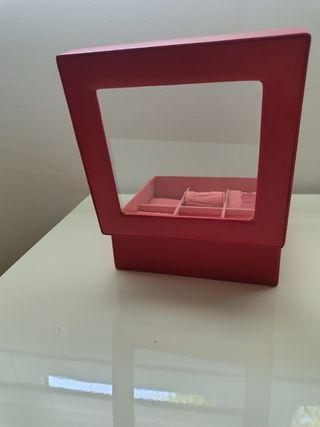 Relojero rojo de piel y cristal para 6 relojes