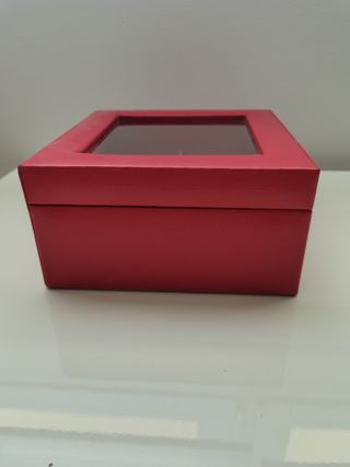 Relojero rojo de piel y cristal para 6 relojes