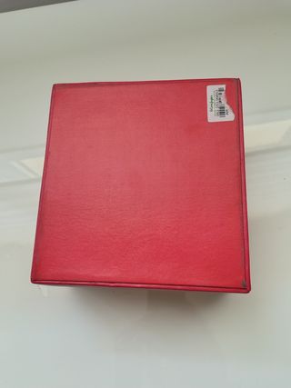 Relojero rojo de piel y cristal para 6 relojes
