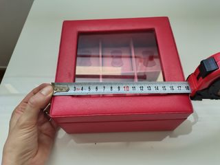 Relojero rojo de piel y cristal para 6 relojes