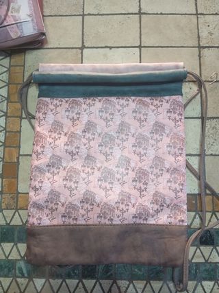 Mochila bandolera rosa y marrón