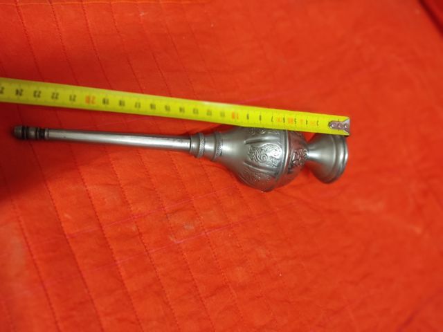 Rociador antiguo de metal