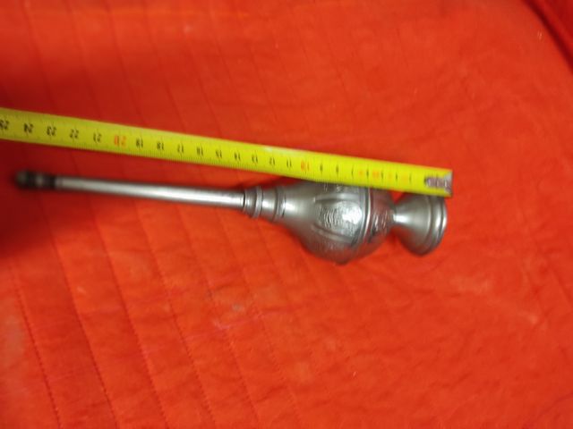 Rociador antiguo de metal