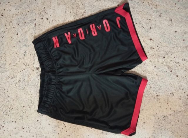 Shorts Jordan neri e rossi