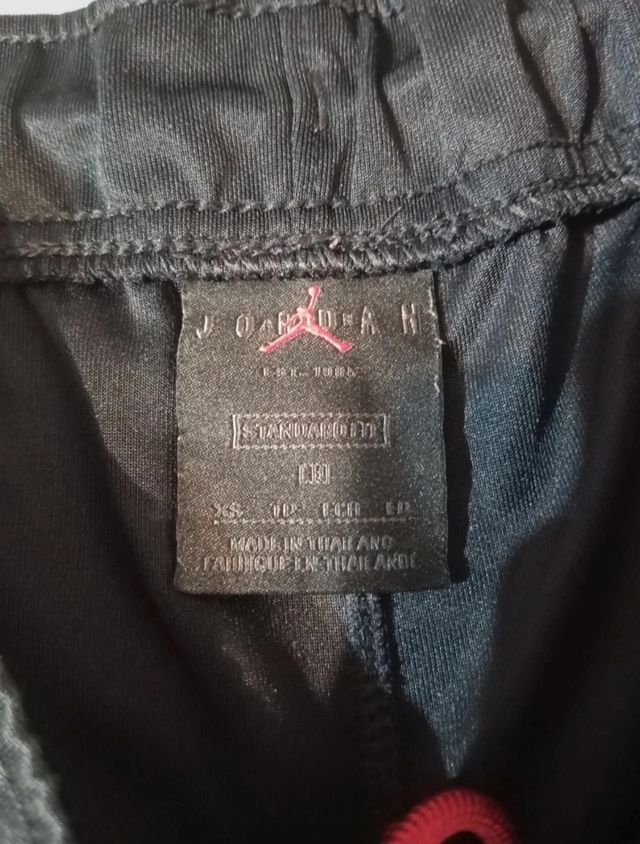 Shorts Jordan neri e rossi