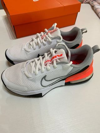Nike Air Max Alpha Trainer 6 - Blancas y Grises