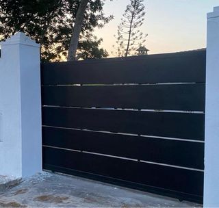 Puerta de entrada coche