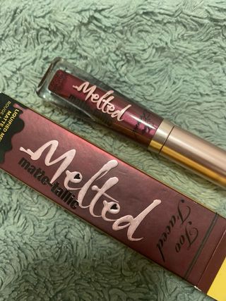 Too Faced Melted Matte Metallic - es granate