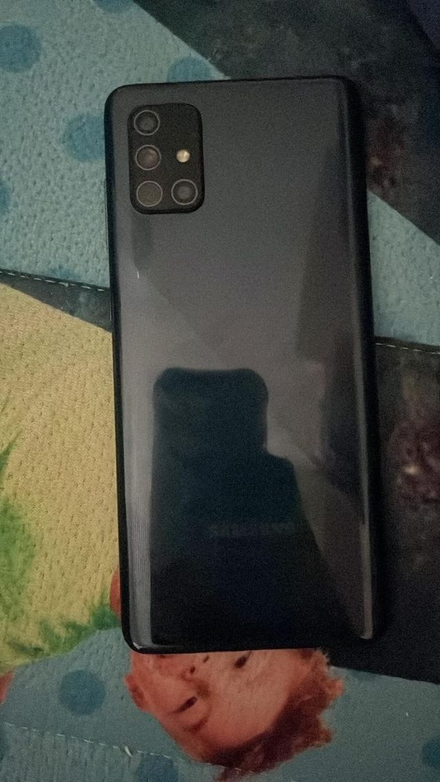 Samsung Galaxy A71 - móvil negro