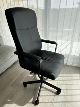 Silla escritorio giratoria negra