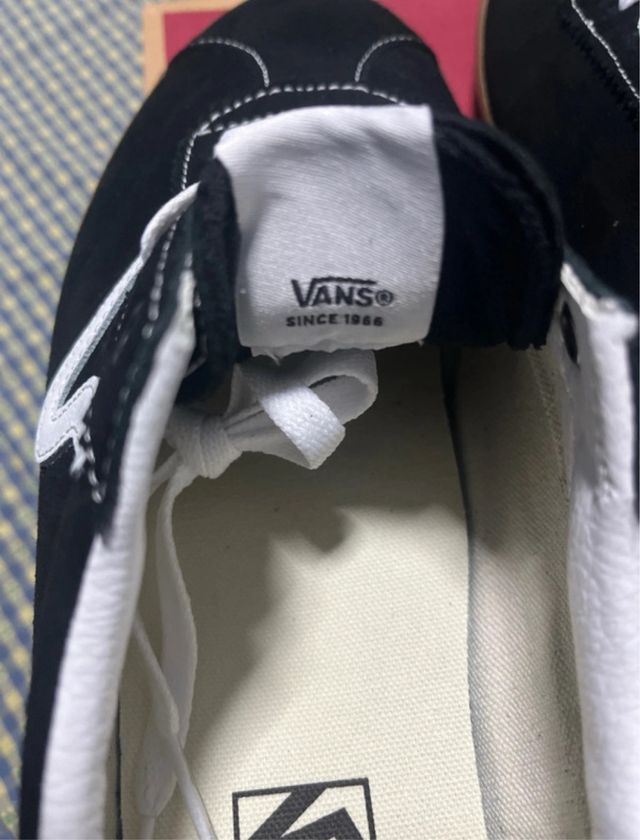 Zapatillas Vans negras talla 44,5
sin estrenar