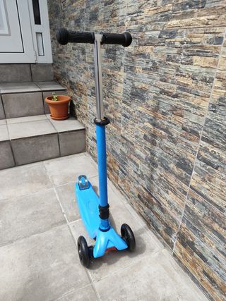 Patinete infantil azul - casi nuevo