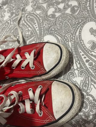 Converse rojas bajas
