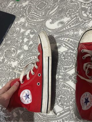 Converse rojas bajas