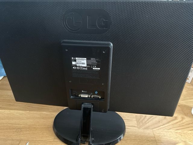 Monitor LG Flatron 24EA53VQ-P