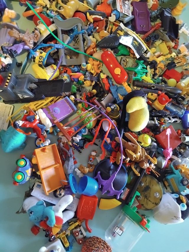 Lotto 5-6 kg di giocattoli anni '90-'00 di seconda mano per 22 EUR