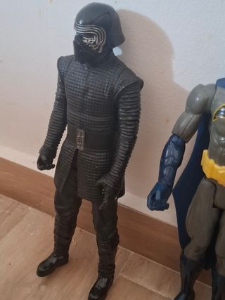 Figuras acción: Kylo Ren, Batman, Sith Trooper