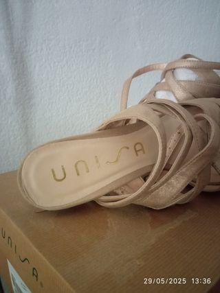 Sandalias Unisa doradas