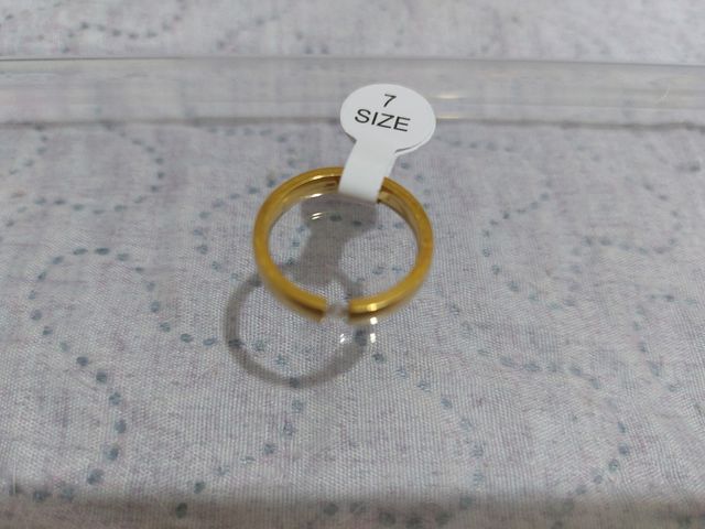 Anillo dorado, talla 7
