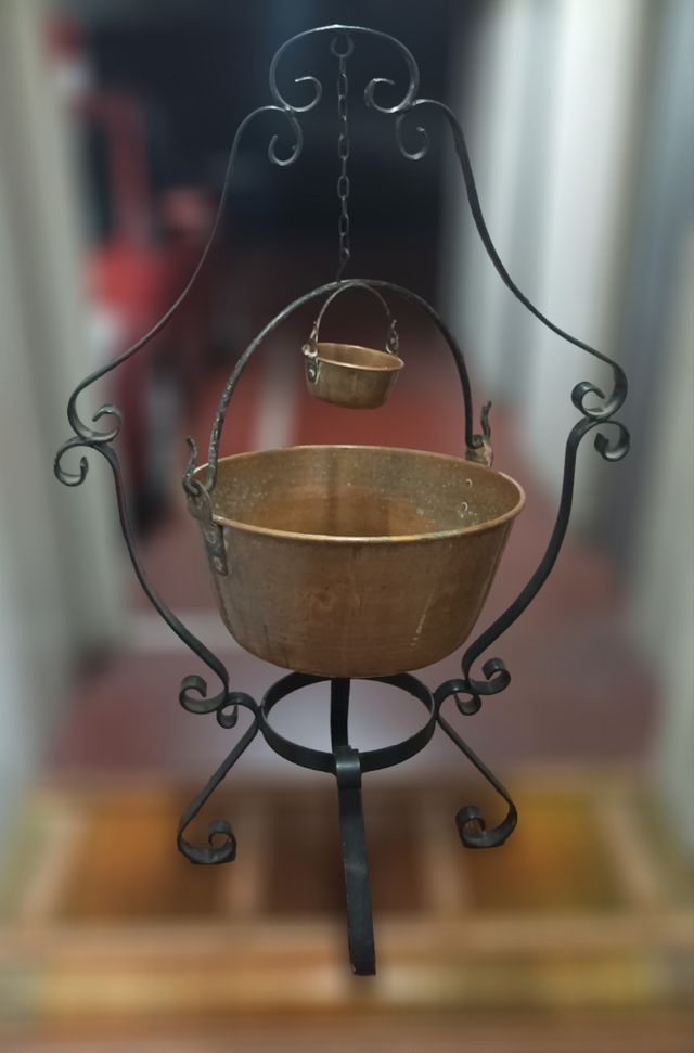 Caldero cobre antiguo con soporte