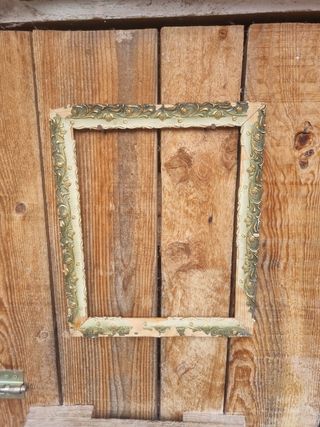 Marco antiguo dorado para restaurar.41 cm x 34 cm