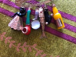 Broche de Oro con Colgantes