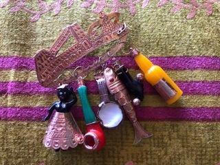 Broche de Oro con Colgantes