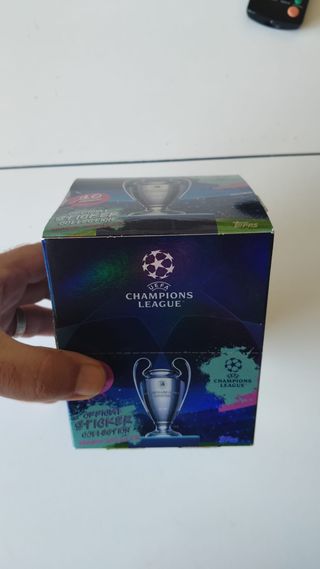 Caja sin abrir de Cromos Champions League 22-23