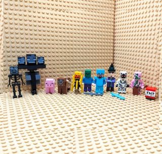 Lote con figuras de videojuegos. Minecraft. 