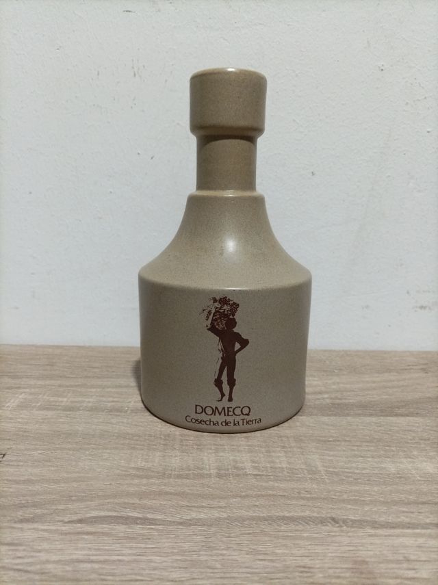 Botella cerámica Valdemorillo. Aso. Pedro Domecq.