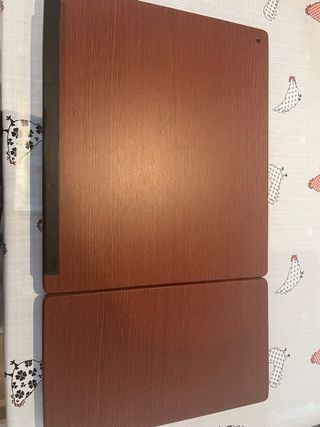 Mesa portátil de madera marrón