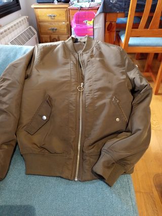 Cazadora bomber verde oliva