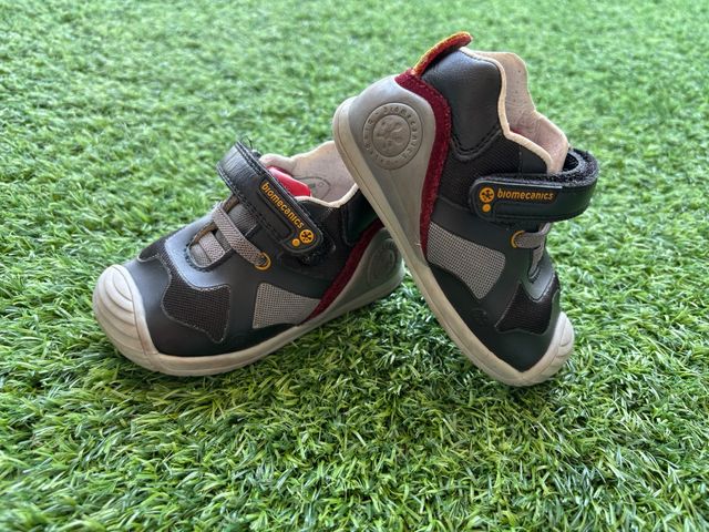 Zapatos Biomecanics talla 19