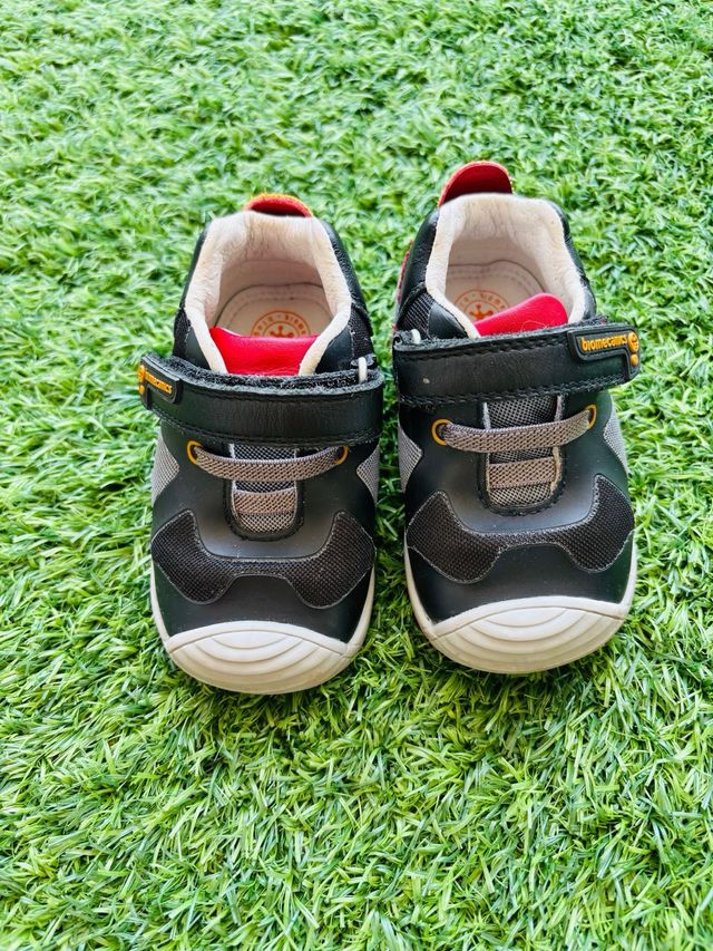 Zapatos Biomecanics talla 19
