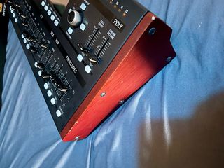 Sintetizador DeepMind 12D - Desktop