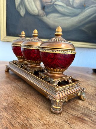 3 Bombonera su base.