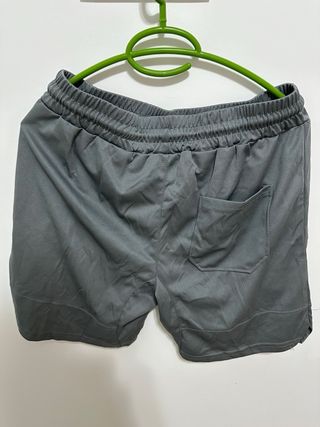 Shorts deportivos grises
