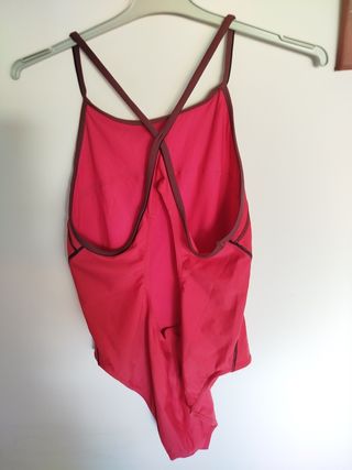 Bañador deportivo rojo