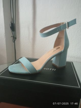 Sandalias tacón azul claro
