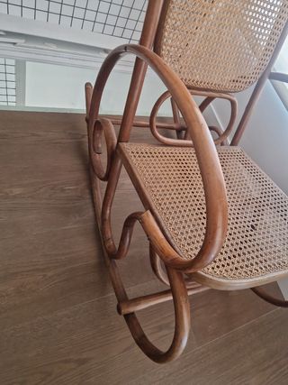 Mecedora vintage de mimbre y madera