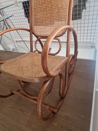 Mecedora vintage de mimbre y madera