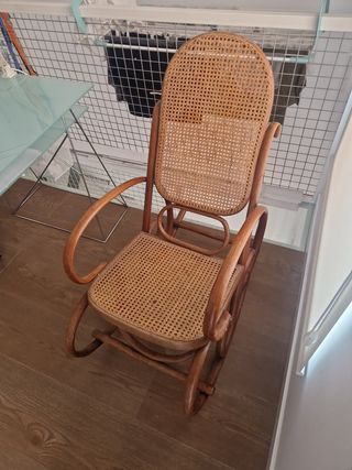 Mecedora vintage de mimbre y madera
