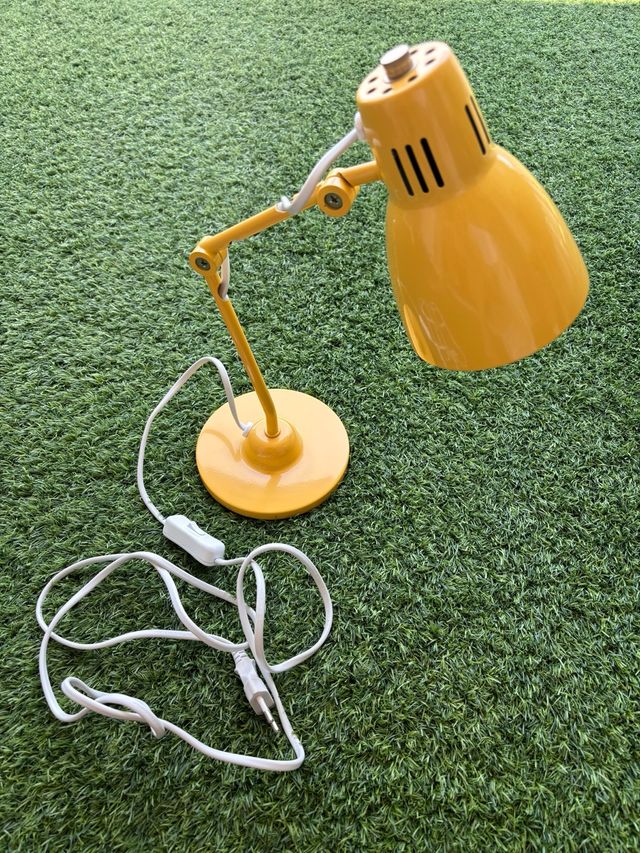 flexo habitación con luz neutra