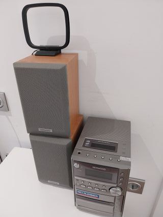 Minicadena Kenwood con CD, radio y casete